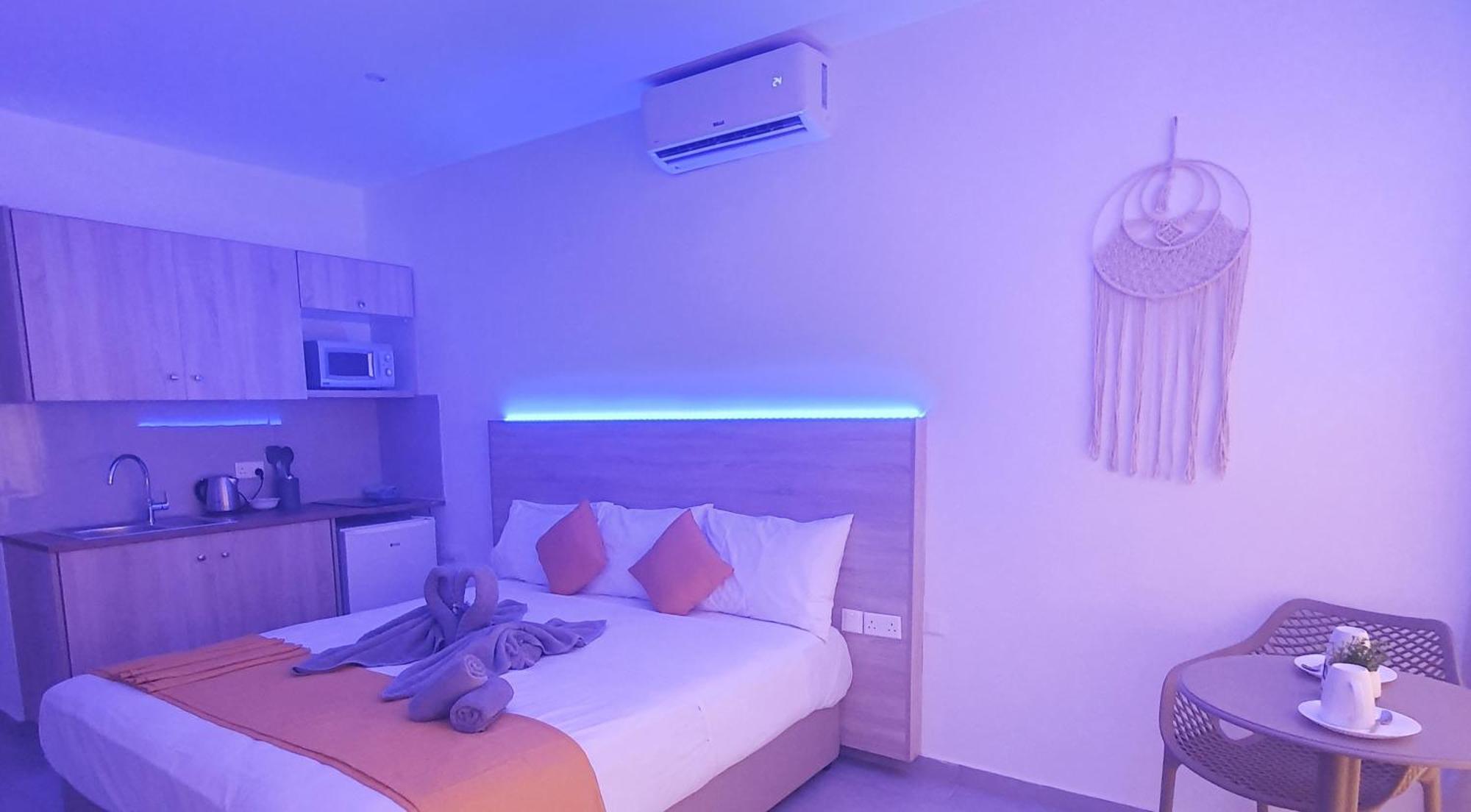 Sun Plaza Suites - Adults Only Айя-Напа Экстерьер фото